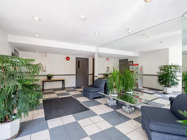 4758 53rd St #212, Delta, BC V4K 2Z1