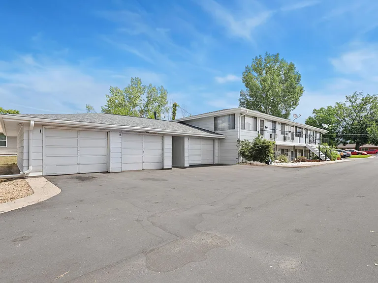 2523 N Garfield Ave — Photo 1