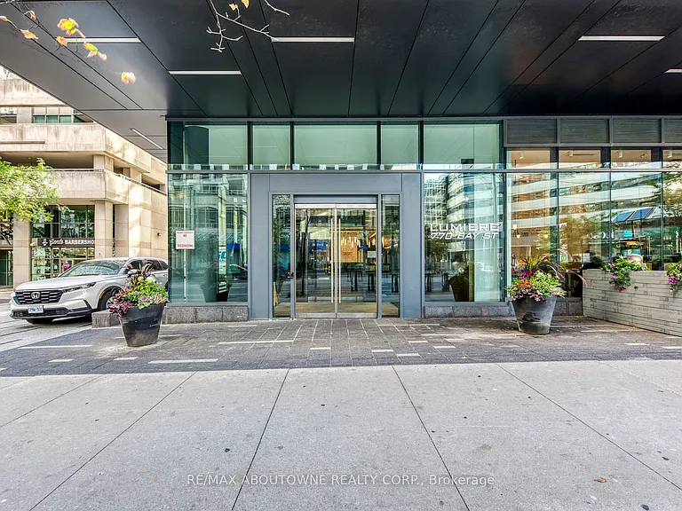 770 Bay St #202 — Photo 2