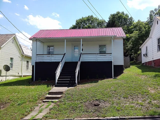348 Plum St