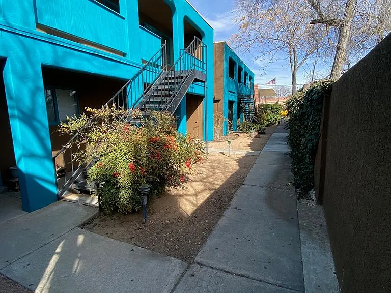 124 Harvard Dr SE — Photo 3