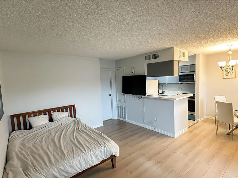 2120 El Paseo St #609 — Photo 4
