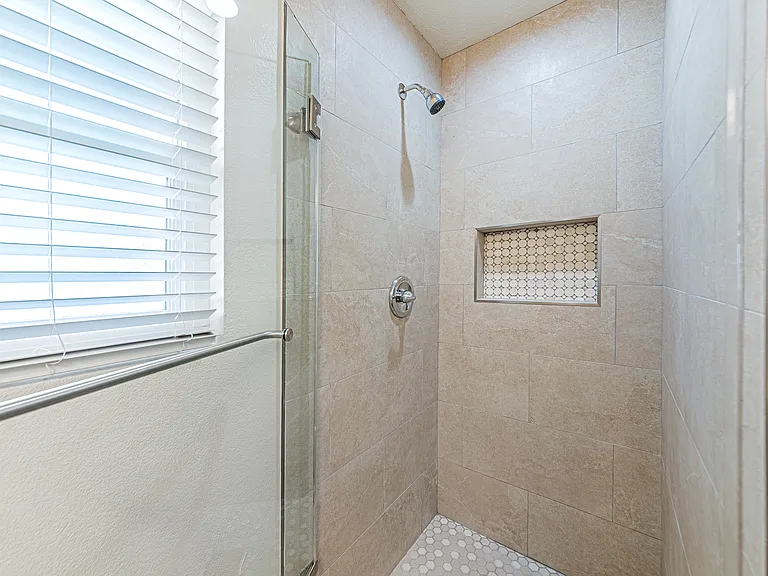 2400 W Commonwealth Ave #C — Photo 22