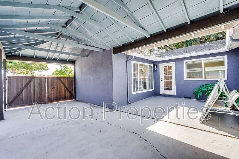 3 bed, 2.0 bath, 1148 sqft, $5,495 — Photo 3