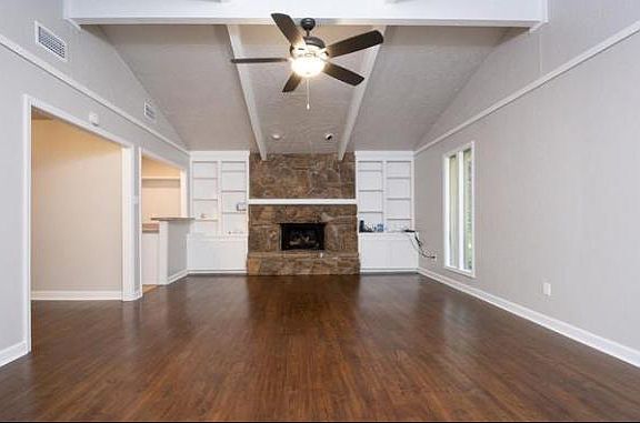 Living Room with gas fireplace