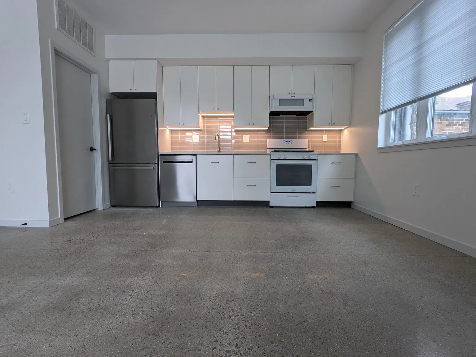 1676 W Alexandrine St — Photo 2