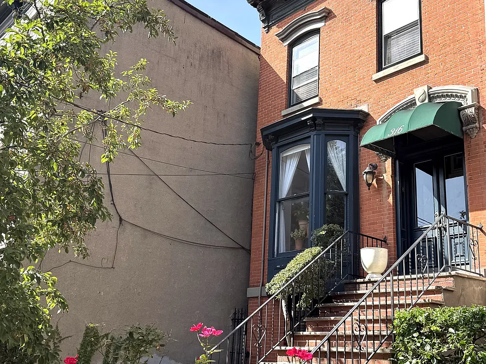 316 Pavonia Ave #1