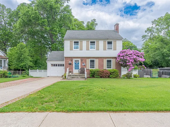 22 Deerfield Place, Beacon, NY 12508