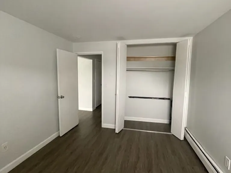 1126 Stratford Ave — Photo 5