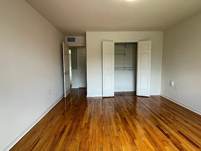 Colonial Village Apartments — Photo 22