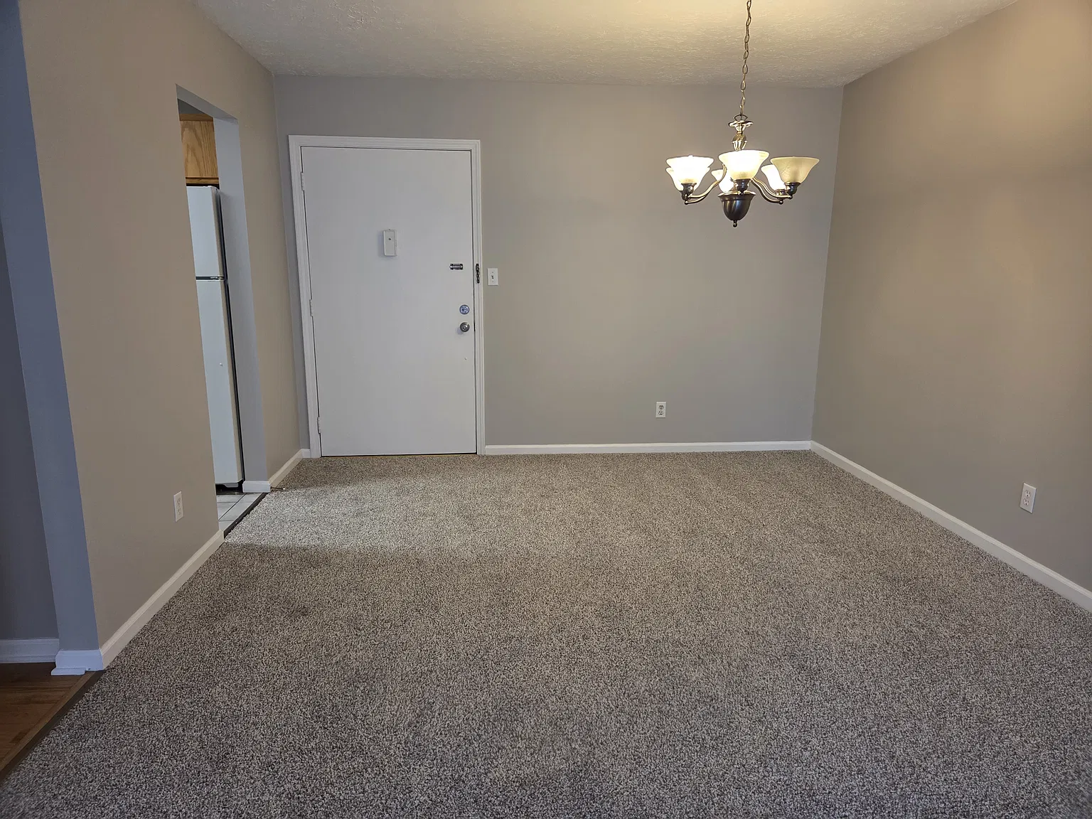 1 bed, 747 sqft, $995 — Photo 2