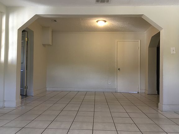 4th image of 1121 NE 42nd St