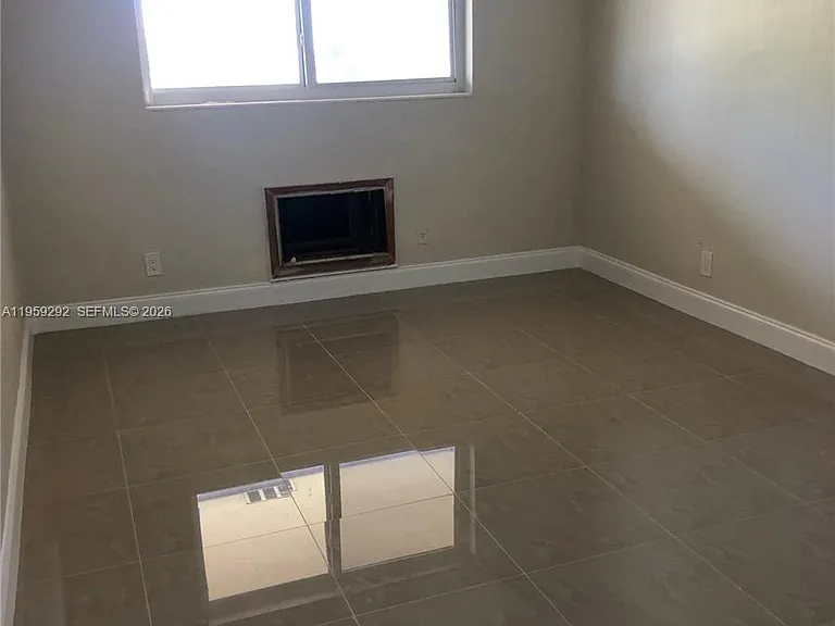 600 Layne Blvd #208 — Photo 2