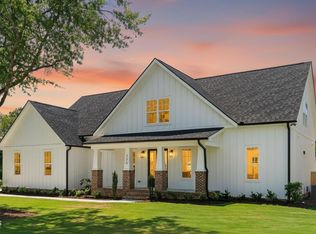 330 Powhatan Dr, Fuquay Varina, NC 27526