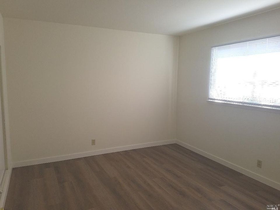 1st image of 136 Mesa Verde Dr