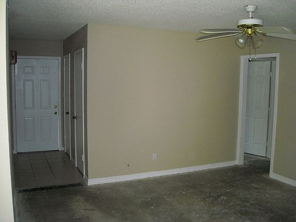 Entry / living room
