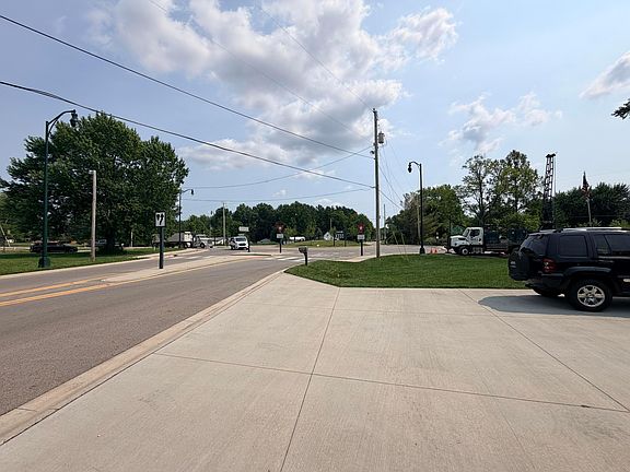 4th image of 8014 Morse Rd