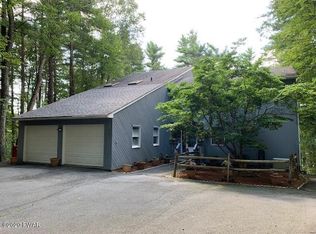 110 Dunleer Ct, Dingmans Ferry, PA 18328