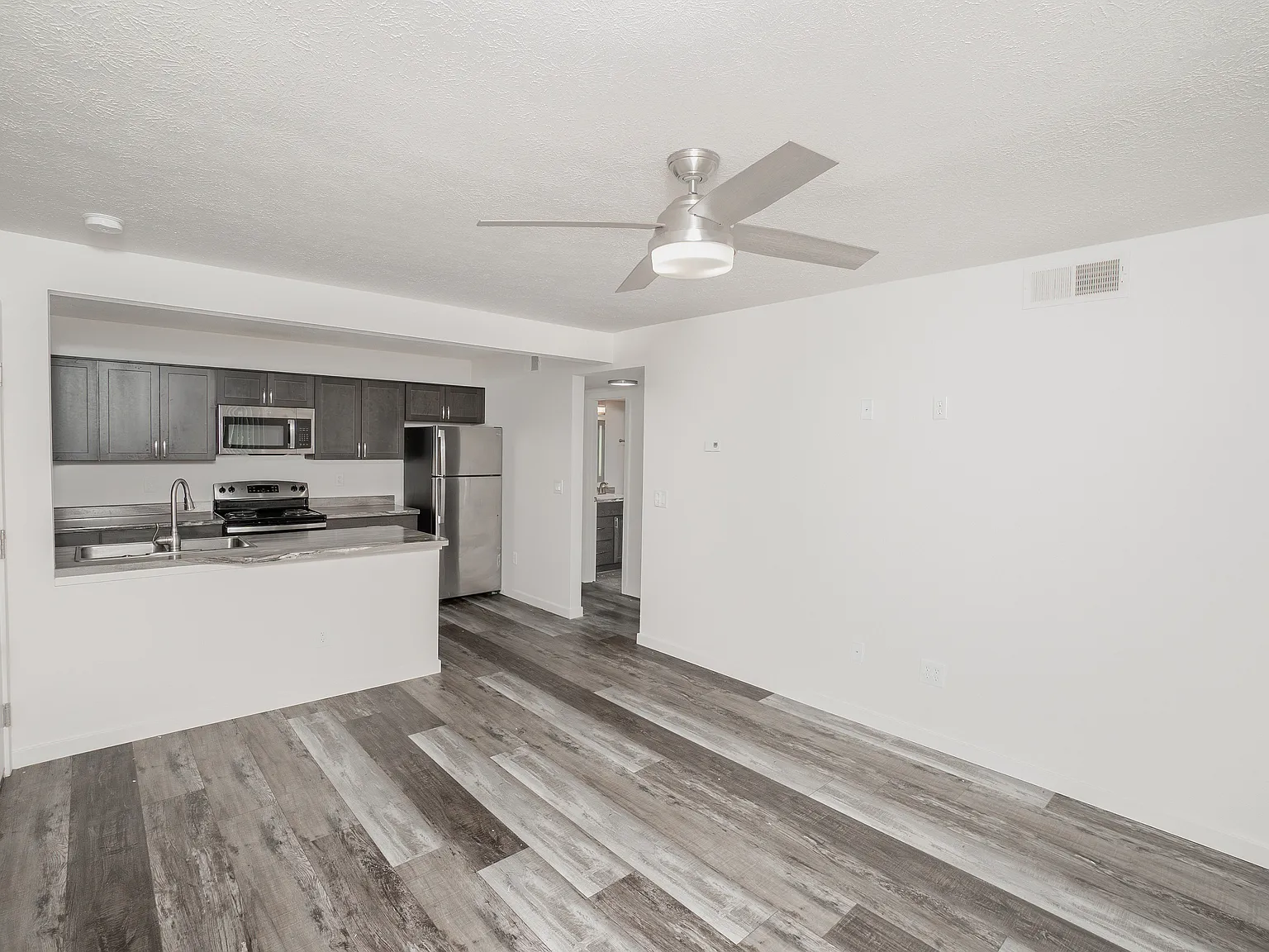 El Chaparral Apartments — Photo 1