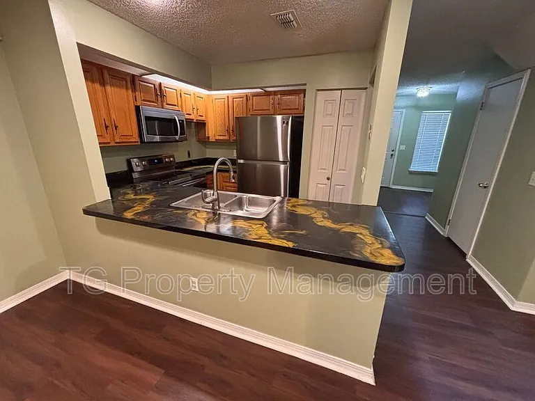 8531 Sturbridge Cir E — Photo 8