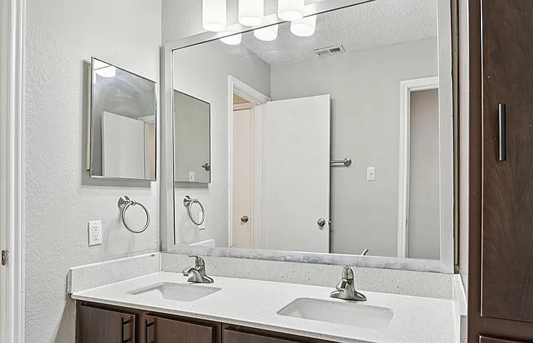 Creekside Apartment Homes — Photo 4