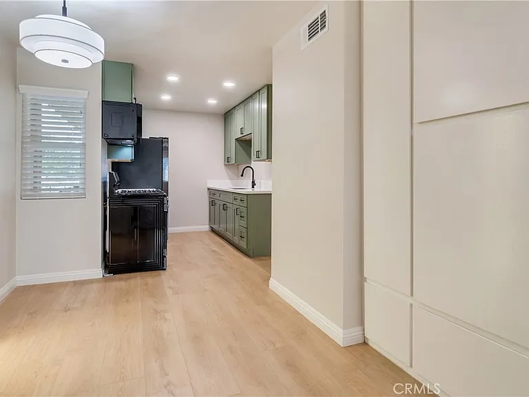 11119 Poplar St #D — Photo 14