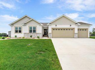 411 Crestview Ln, Lake Mills, WI 53551
