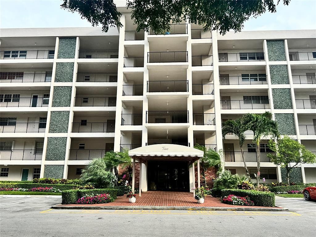 2850 N Palm Aire Drive #207