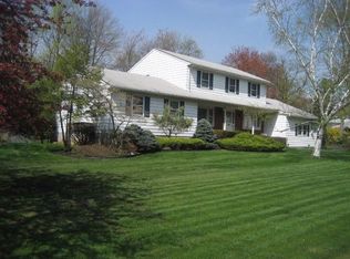 3 Colt St, Fairfield, NJ 07004