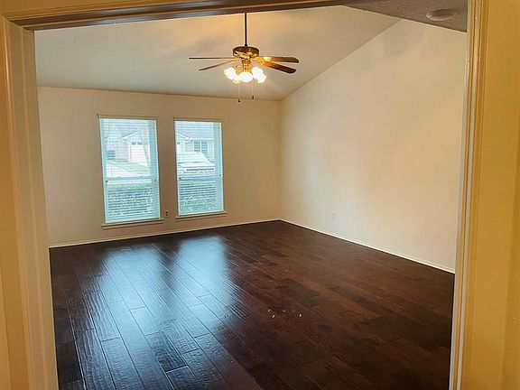 5th image of 13906 Grosvenor St