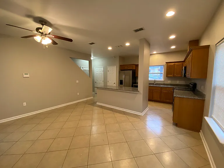 803 W Georgia St #1 — Photo 6