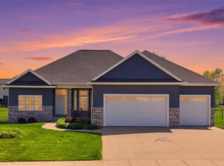 850 Fox Valley Dr, North Liberty, IA 52317