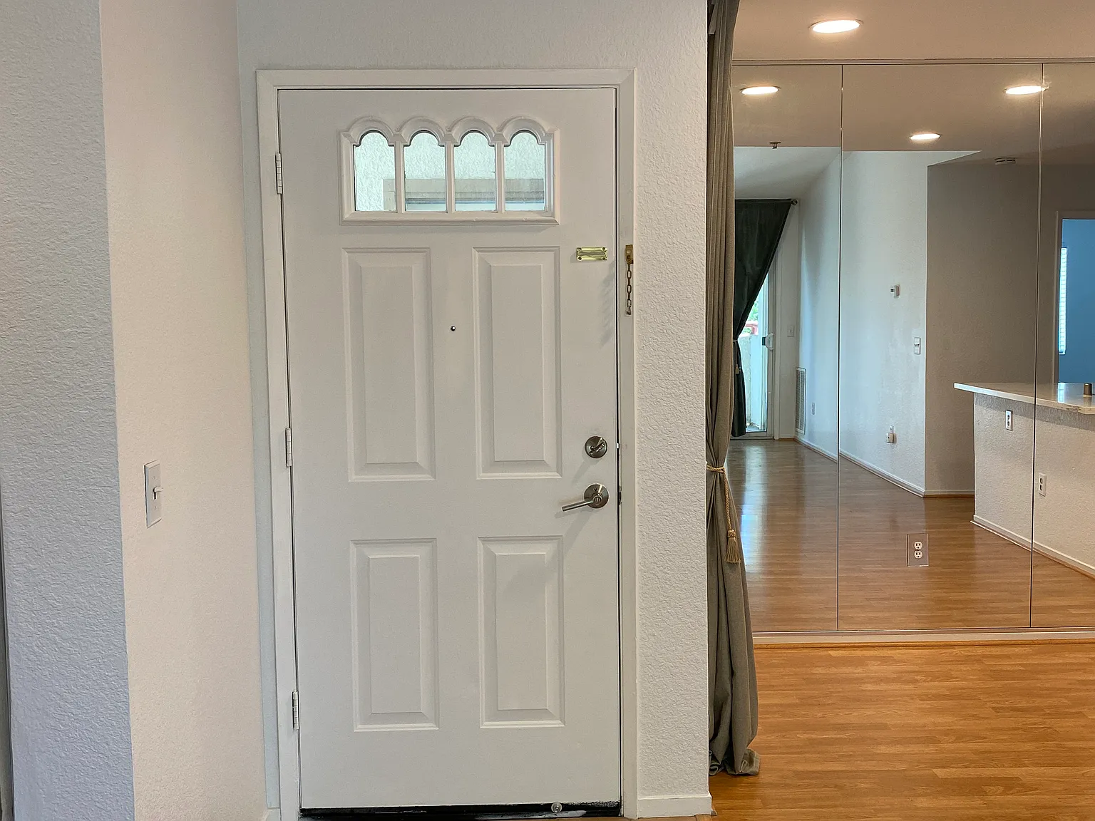 2 bed, 890 sqft, $1,795 — Photo 3