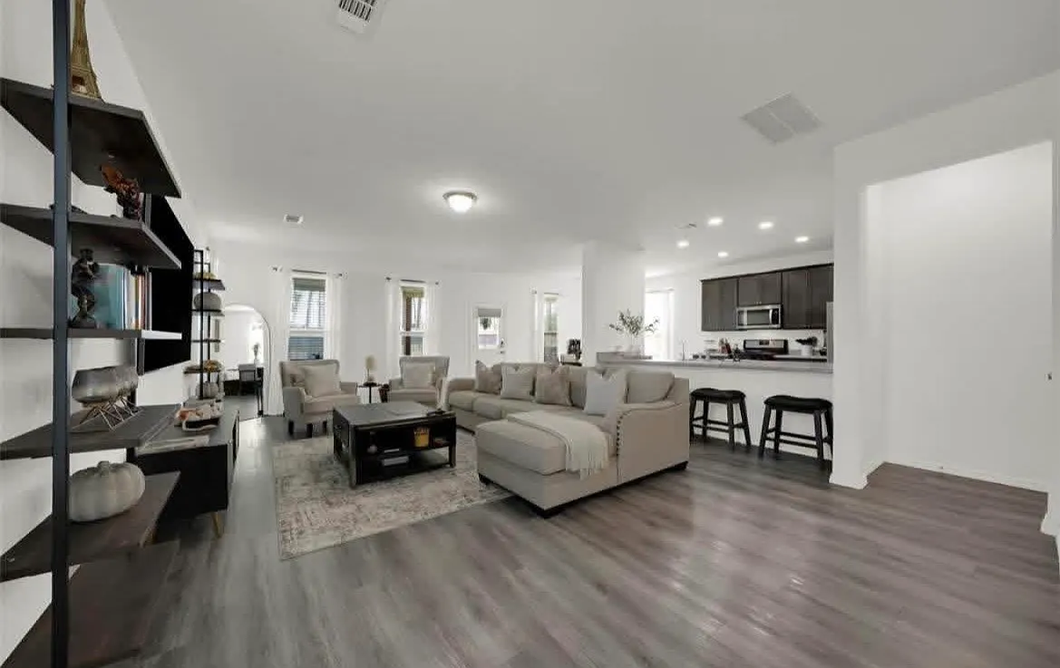 3 bed, 2.5 bath, 1691 sqft, $2,050 — Photo 3