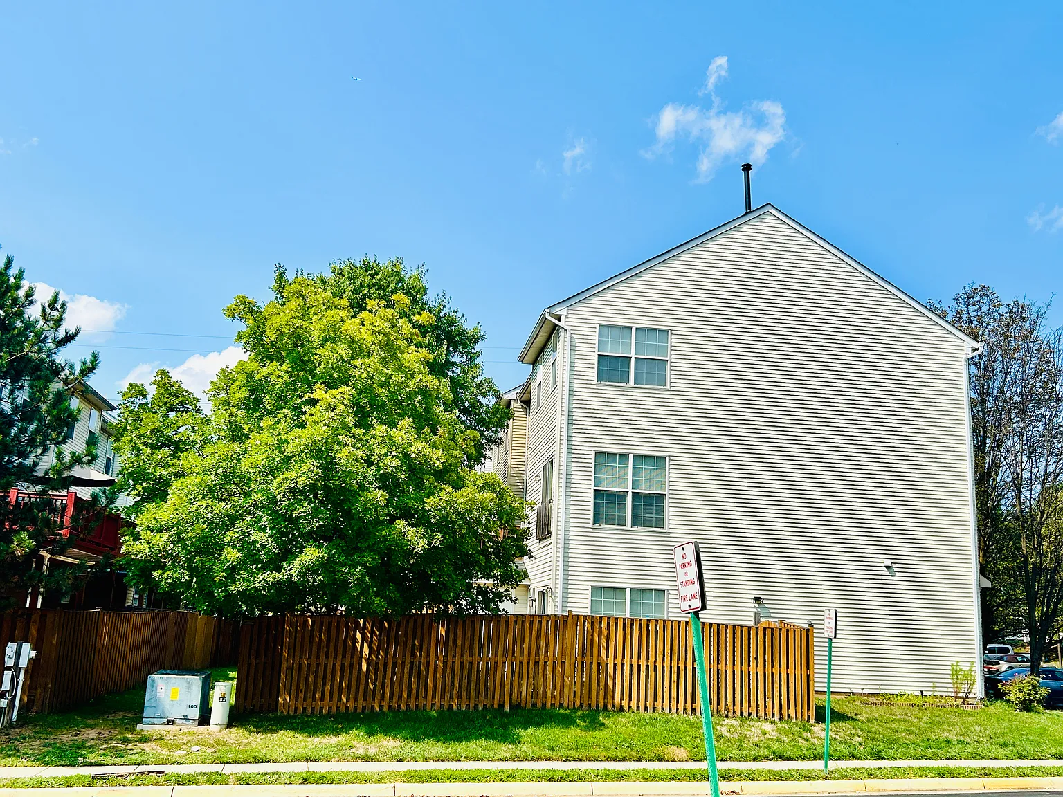 3 bed, 2.5 bath, 1750 sqft, $2,900 — Photo 2