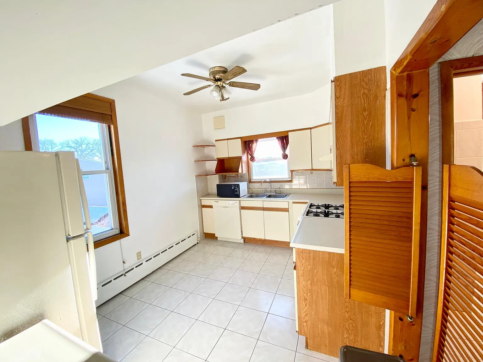 3 bed, 1800 sqft, $3,000 — Photo 4