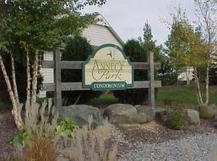 614 Annecy Park Cir, Waterford, WI 53185