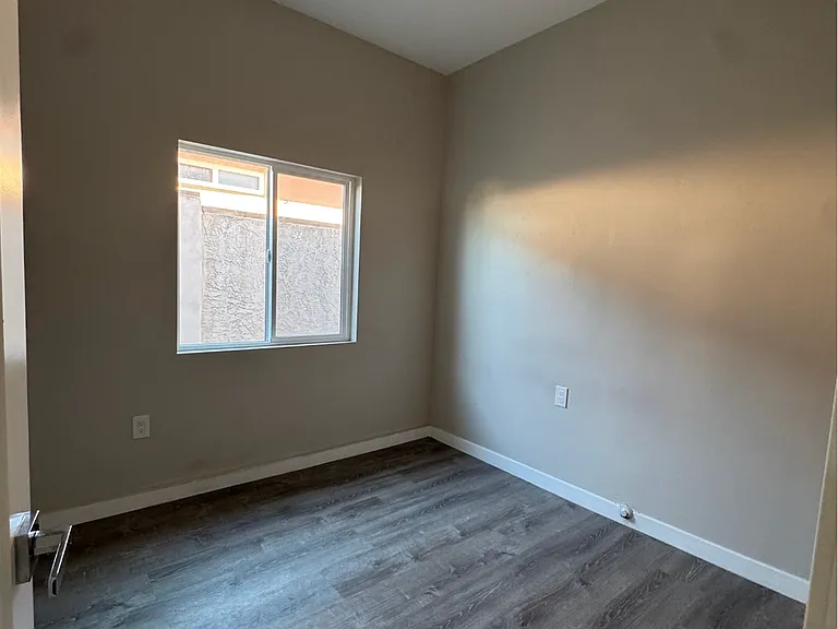 6249-6253 Dorothy Dr — Photo 8