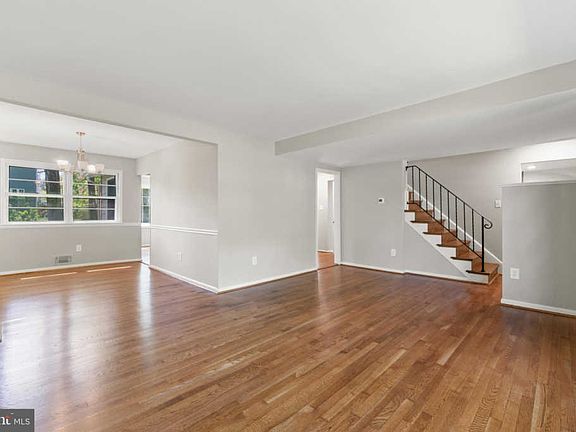 5th image of 2618 Bowling Green Dr