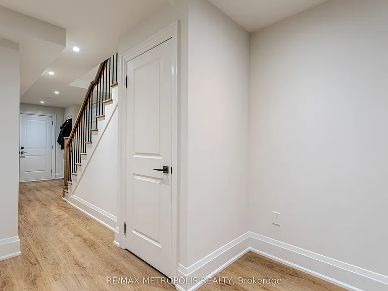 79 A Laburnham Ave #BASEMENT — Photo 21