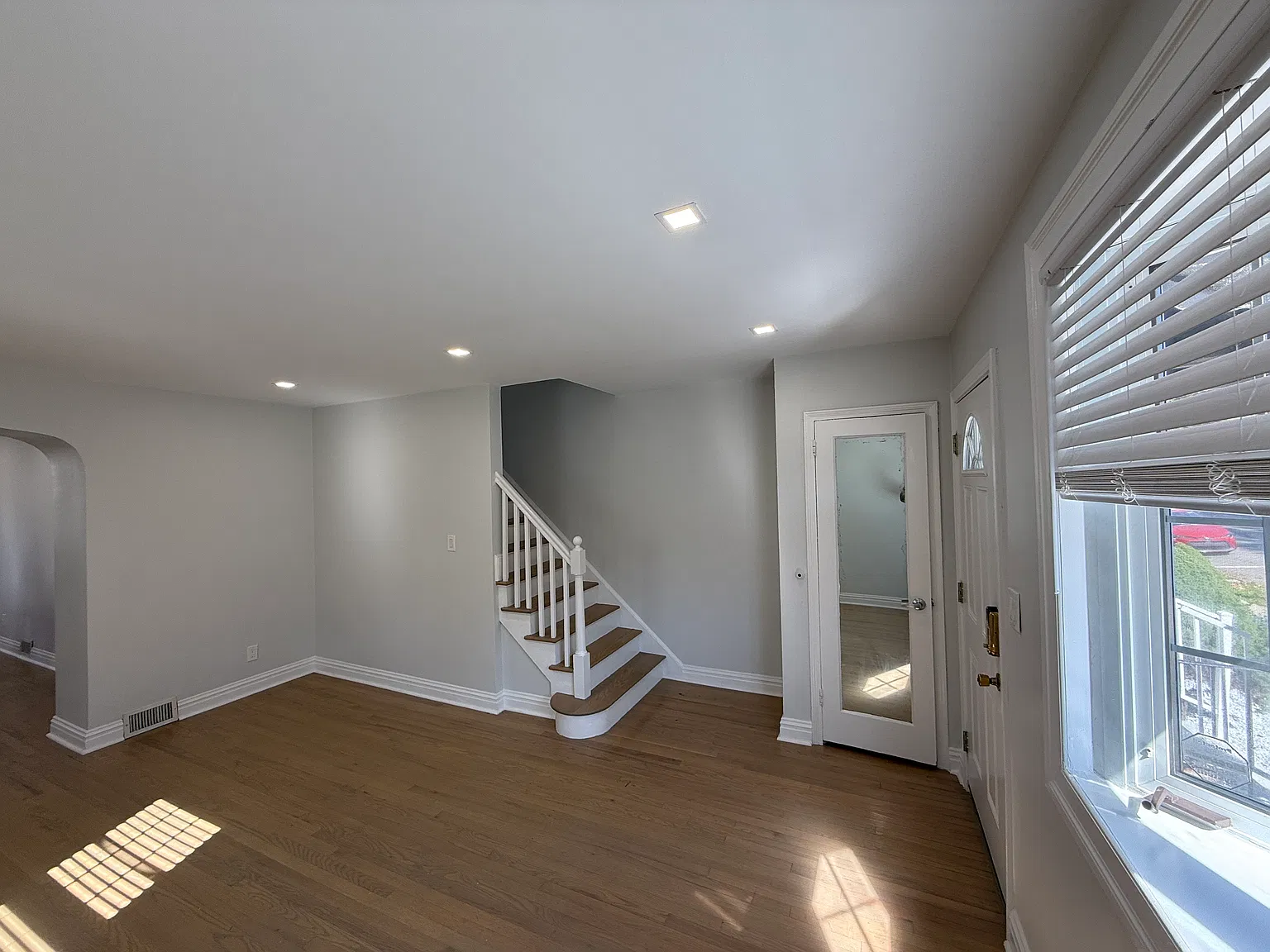 3 bed, 1088 sqft, $3,900 — Photo 2