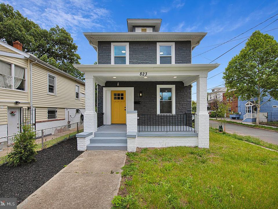 1st image of 823 46th St NE