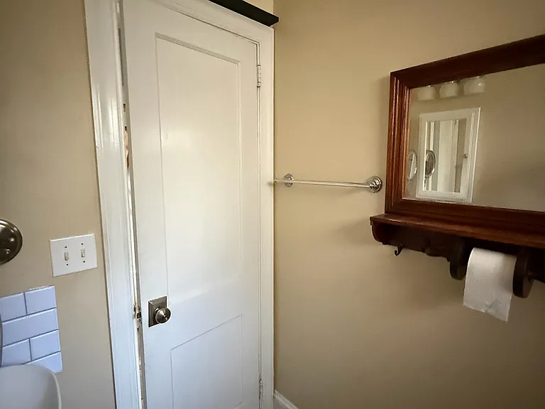 324 E Peterson Dr — Photo 26