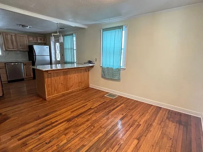 110 Victory Dr — Photo 11