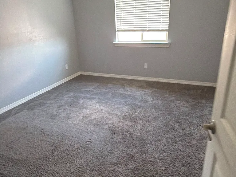 1005 Stoke St — Photo 3