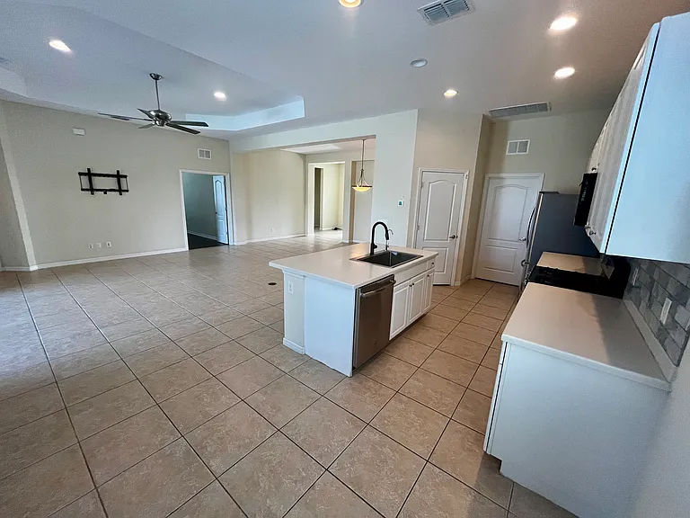 4726 Claremont Park Dr — Photo 16