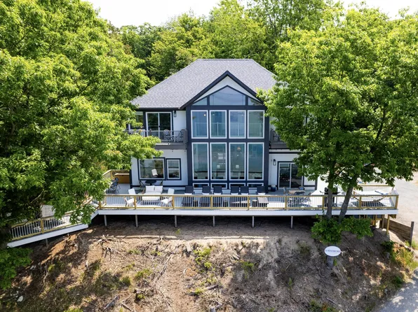 7222 S Montgomery Blvd, Pentwater, MI 49449