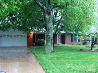 9933 Hilltop Dr, Saint Louis, MO