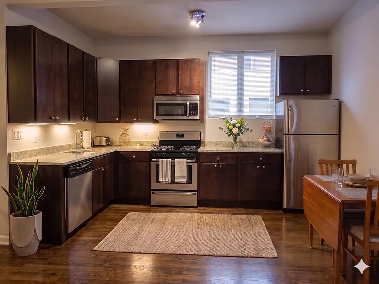 1014 N Winchester Ave #1R — Photo 2