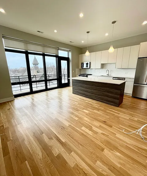 4555 N Ravenswood Ave #303 — Photo 3